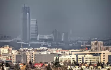 ДНСК: Децата със селфито от небостъргача са пробили дупка в оградата