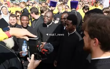 Африканци в Русия скандират: Ние сме руснаци! Бог е с нас