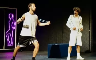 Братовчед на Бел Ами броди из триъгълника на властта в София