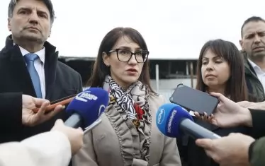 Складове с тонове пилешко с неясен произход са запечатани в спецакция