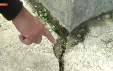 Сграда до изкоп за метрото в "Слатина" се напука