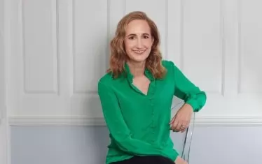 Авторката на бестселърите за шопинг маниачката Беки Б. почина на 55