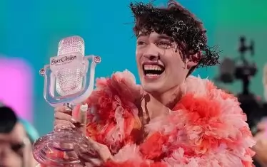 Победителят от „Евровизия 2024“ връща трофея в знак на протест