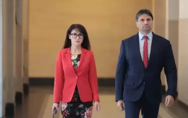 Шестима души отвлякоха столичанин и източиха банковите му сметки