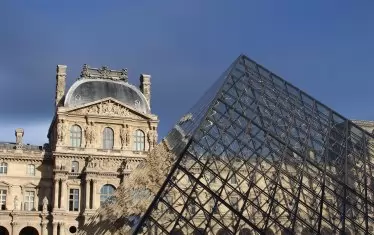 Стачки, течове и обир за милиони тласкат Лувъра към историческа криза