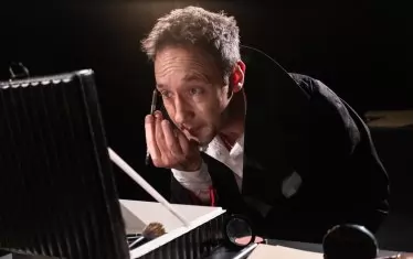 Дарин Ангелов в женски образ преобръща мъжкото мислене за войната