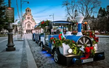 Коледни влакчета тръгват из центъра на София