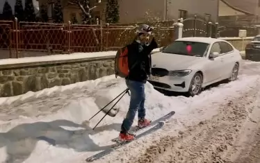 Сърби целиха с бутилки наета за 40 000 евро певица