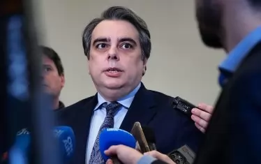 Асен Василев: От бебето до пенсионера ще платят по 400 евро