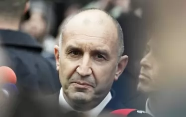 9 години не стигнаха на Радев да изкачи върха на властта