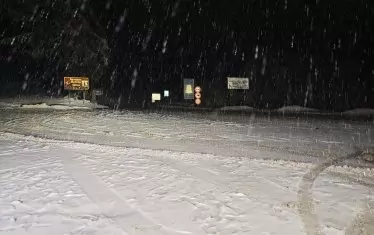 Тирове закъсаха в снега на Подбалканския път и на АМ "Тракия"