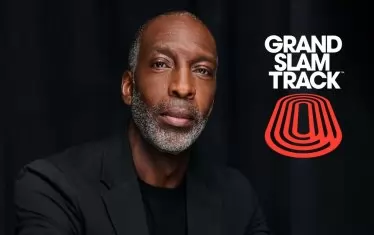 Майкъл Джонсън не признава вина, но ще върне $500 000