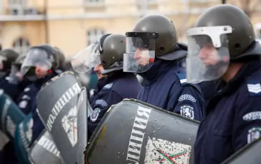 Ще разпознаваме служителите на МВР по нови знаци