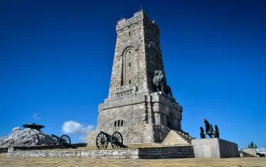 Шипка и теснолинейката са "културни" приоритети за властта