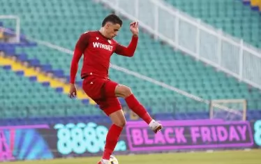 Пети дебютант бе включен спешно в държавния тим за мачовете в Индонезия