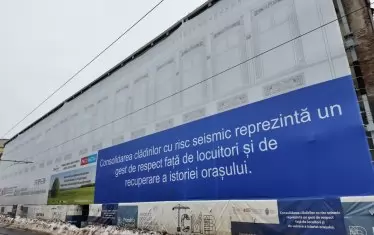 Сградата, в която "дърво и камък се пука", пак ще живее