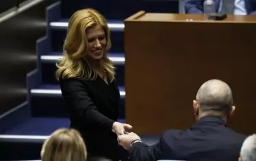 ПБ, ГЕРБ и ДПС избраха Михаела Доцова да оглави парламента