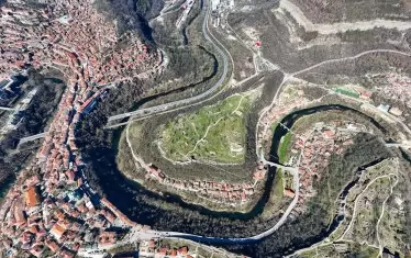 България през 2040: Изгрява звездата на малкия град