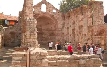 Несебър бие София по туристи