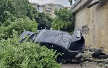 Автомобил с мигранти катастрофира след гонка с полицията