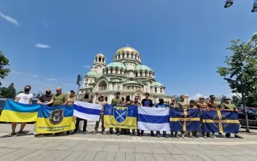 Руснаци в България дариха 17 джипа на украинската армия