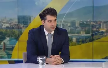 Пеканов пак захапа ресторантьорите