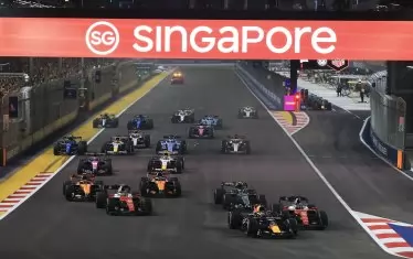 Победа №73 на Верстапен създаде интрига в F1 - за второто място