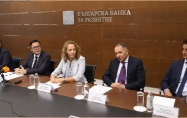 Радев вади кадри на ГЕРБ и ДПС от надзора на ББР