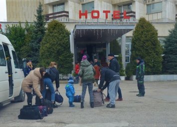 1/3 от хотелите са с орязани помощи за настанени украинци