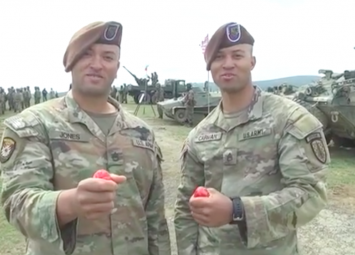 Американски войници пуснаха поздрав за Великден от полигона Ново село