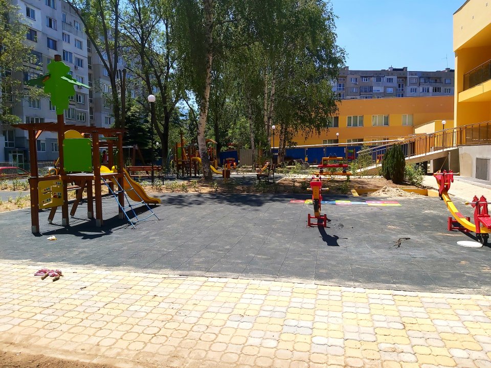 Nad 10 000 Deca V Sofiya Chakat Za Myasto V Detska Gradina Sega
